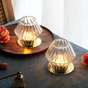 Bougeoir unique en métal doré et verre pour décoration de table et éclairage décoratif intérieur de salon élégant - Product Image 3