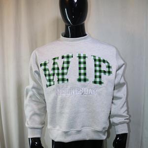 Sudadera WIP Mock Neck 450 GSM con nombre personalizado, bordado en aplique, corte holgado, 100% algodón, felpa francesa. - Product Image 2