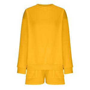 Ensemble deux pièces pour femmes, sweat-shirt à col rond surdimensionné en coton 100% tricoté et short taille mi-haute à épaules tombantes et manches longues - Product Image 4