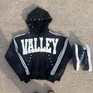 Hoodie personnalisé OEM pour homme, ensemble de hoodies DCY personnalisés avec strass, noir uni, fermeture éclair, 500 g/m², modal, écologique, hiver, surdimensionné, brodé - Product Image 1