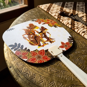 Abanico de mano de plástico con estampado Wayang Kulit indonesio hecho a mano, recuerdo cultural tradicional, abanico decorativo tipo paleta, accesorio para eventos - Product Image 6