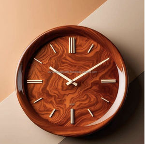 Horloge murale en bois minimaliste moderne, design élégant pour les intérieurs contemporains - Product Image 5