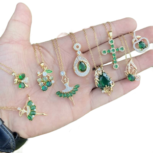 Collier élégant en moissanite argentée pour homme et femme, avec un éclat premium, adapté aux réceptions de mariage et aux tenues de soirée - Product Image 5