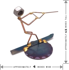 Absolument accro au ski nautique : l'histoire hilarante d'une figurine de quincaillerie affrontant les eaux agitées pour la décoration de table - Product Image 2