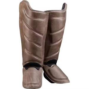 Protectores de espinilla de boxeo Five B al por mayor a precio económico, totalmente personalizados, para entrenamiento de kick boxing y protección de la parte superior del pie - Product Image 4