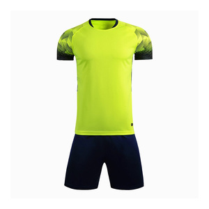 Ensemble d'uniformes de football personnalisés pour hommes et femmes, maillot et short de football professionnels, en vente en ligne au meilleur prix - Product Image 1