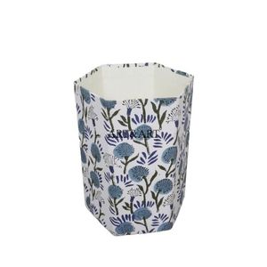 Méthodes créatives pour réutiliser les boîtes en carton pour la fabrication de poubelles avec des motifs floraux faits à la main et du tissu en coton. - Product Image 1