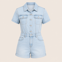 Combinaison décontractée pour femme en jean délavé clair, respirante, à col rabattu, taille haute, manches courtes, boutonnée sur le devant, avec poches à rabat, longueur genou