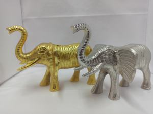 Ornement de table en aluminium fait main en forme d'éléphant Art Déco pour la maison et le bureau à prix avantageux - Product Image 2