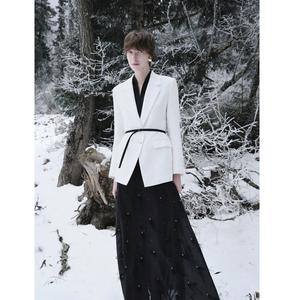 Blazer de Mujer Más Vendido, Blazer de Lujo ODILE de Doble Capa, Negro Blanco, 75 cm, Corte Recto, Bordado, Blazer Regular - Product Image 3