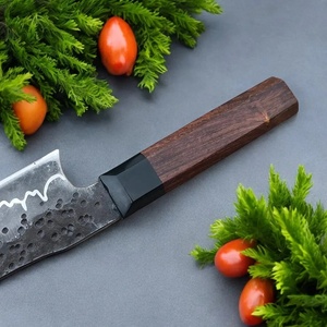 Couteau de chef artisanal en acier carbone de 13 pouces, fabriqué sur mesure par Ahmad Fabric, avec étui en cuir, manche élégant, personnalisable. - Product Image 5