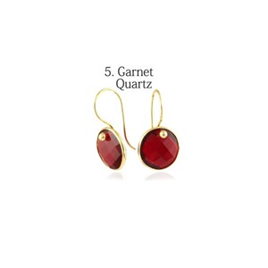 Pendientes de Aro con Bisel de Cuarzo Granate - Pendientes de Plata de Ley 925 con Gema Redonda, Joyería Minimalista con Gema Facetada - Product Image 1