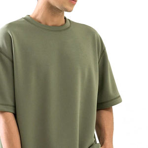 เสื้อยืดคอกลมแขนสั้นผู้ชายทรงโอเวอร์ไซส์สีพื้นผ้าถักสวมใส่สบายๆ - Product Image 4
