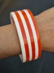 Bracelet en résine fait main « Ciel Onirique Ange » pour femme – Design unique tourbillonnant orange et blanc, élégant, léger et glacé, idéal pour un usage quotidien et une touche affirmée - Product Image 4