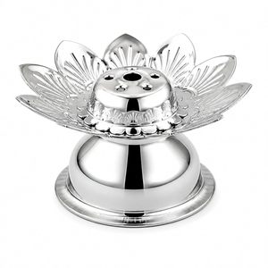 Lampe à huile traditionnelle en laiton gravée motif lotus, porte-encens décoratif pour Pooja, idéal pour la maison et le temple pendant Diwali - Product Image 3