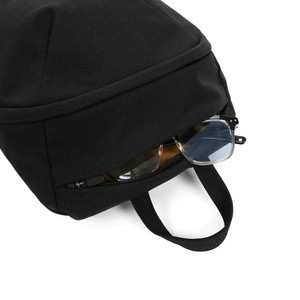 Mochila Minimalista Ligera, Unisex, Multifuncional, con Cierre de Cremallera, Negra, Hecha en Vietnam - Product Image 4