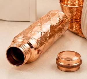 Juego de Botellas de Agua de Cobre con Dos Tazas, Diseño Moderno, Portátil, Reutilizable, Ecológico, Tapas Incluidas - Product Image 3