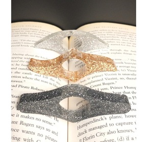 Marque-page ergonomique en résine pour le pouce, support de page pour livres - Product Image 5