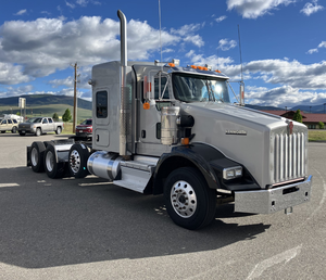 Camion pétrolier Kenworth T800 à double essieu, modèle 2018, très propre, d'occasion (3-4 mois), moteur Cummins 525HP, transmission automatique, livraison mondiale - Product Image 3