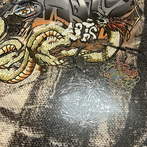 เสื้อสตรีทแวร์ประดับพลอยเทียมแขนยาวสองชั้นลายปักโลโก้ทรงโอเวอร์ไซส์ปกติ - Product Image 4