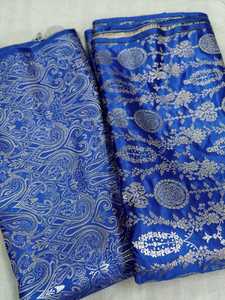 Tissu en soie brodée Banarasi bleu, tissé, pour sari ou costume, avec imprimé floral zari. - Product Image 1