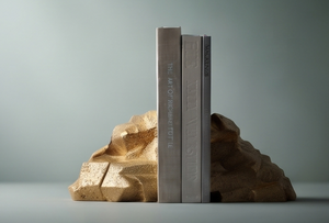 Sujetalibros de Metal Dorado con Diseño de Montaña – Soporte Decorativo Escultural para Libros - Product Image 5