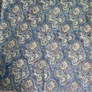 Tela de algodón estampada a mano con diseño paisley azul para vestidos, kurtis, prendas de vestir y textiles para el hogar - Product Image 3
