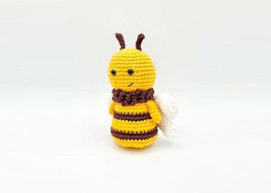 Elección perfecta para un regalo adorable para bebés con un set de amigurumi de abeja tejida a crochet, familia de abejas de peluche hecha a mano, decoración para la habitación del bebé. - Product Image 2