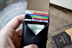 กระเป๋าสตางค์หนังสไตล์เรโทรไร้รอยต่อ  งานทำเก่าแบบดิสเทรส  ไม่มีตะเข็บ  ใส่บัตรได้  สำหรับผู้ค้าส่งบูติก รุ่น SLW-0040 - Product Image 6