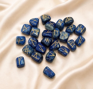 Juego de runas de lapislázuli, piedras de runas del Futhark Antiguo, runas nórdicas, bolsa de terciopelo negro, juego de adivinación con tarjetas de runas - Product Image 2
