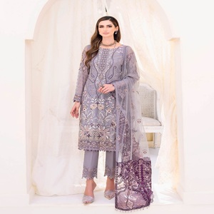 Robes Panjabi en mousseline de soie 3 pièces pour femmes Designers pakistanais Ramsha Vol 23 Costumes de mariée avec broderie pour les fêtes et les mariages - Product Image 2