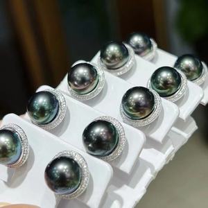 Boucles d'oreilles en argent sterling 925 de marque célèbre, polyvalentes, avec perle naturelle de 12-13 mm, rondes, à texture brillante - Product Image 3