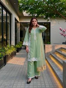 Ensemble Salwar Kameez Traditionnel pour Femme, Motif Floral Perlé, en Soie Tissée, avec Dupatta en Dentelle, Haut Long et Bas, Tenue de Soirée - Product Image 4