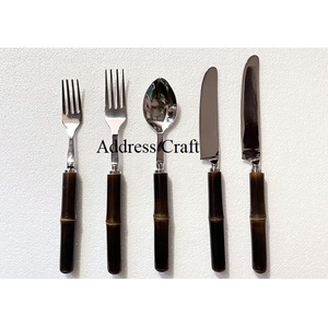 Ensemble de couverts modernes avec manche en résine blanche, 6 pièces, finition or mat, pour mariages, événements, décoration de table, couverts, cuillère, fourchette - Product Image 4