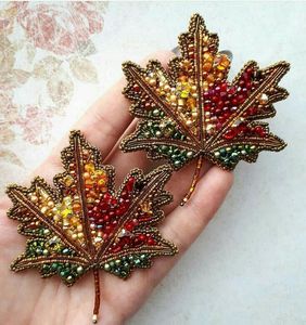 Broche de Diseño Bordado con Cuentas, Hecho a Mano con Cristales y Cuentas de Semillas, Pin de Moda, Joyería Decorativa Única para Solapa de Abrigo, Bufanda o Chal - Product Image 1