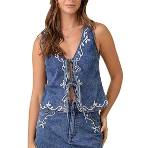 Chaleco sin mangas personalizado de verano con correa frontal y bordado, fabricación de tops de mezclilla para mujer - Product Image 1