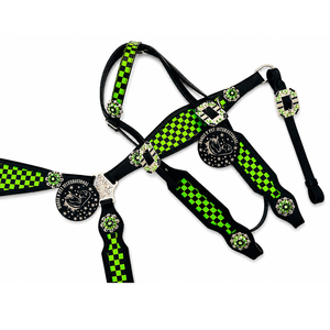 Conjunto de cabezada y pechera de cuero negro estilo western con incrustaciones a cuadros verdes y conchos de diamantes de imitación para equitación - Product Image 4