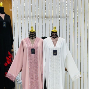 Abaya Modeste de Dubaï à Manches Longues Perlée et Pailletée, Traditionnelle, Faite à la Main, pour Mariage, en Polyester Respirant, Col en V – Grande Vente - Product Image 4