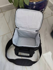 Sac isotherme compact avec bandoulière réglable et doublure en PVC blanc imperméable - Product Image 4