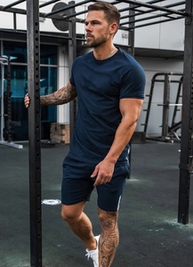 T-shirt Hip Hop Muscle Fit en coton pour hommes T-shirt personnalisé à manches courtes en tricot surdimensionné au design décontracté avec sérigraphie à motif uni - Product Image 2