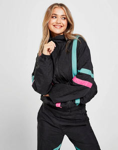 Conjunto Deportivo de 2 Piezas Personalizado para Mujer, Chaqueta Corta de Manga Larga con Ribete Reflectante de Nailon Negro para Verano y Pantalones Cortos de Poliéster - Product Image 3