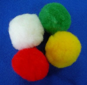 HC0026 Pompom <b>Makers</b> |Portable Plastic Crochet Loom With Needle Round Knitting Kit For Craft Projects - Product Image 6