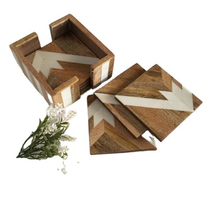 Dessous de verre personnalisés de qualité supérieure Design unique Sous-verres en bois de résine personnalisés populaires Résine époxy Bois d'acacia Ensemble de 4 pièces avec support - Product Image 1