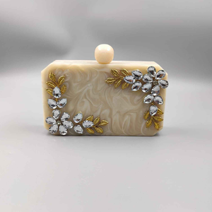 Bolso de mano de noche con correa, cuentas de resina y flores multicolor para mujer - Calidad premium, mejor precio por MULTI CRAFT - Product Image 1