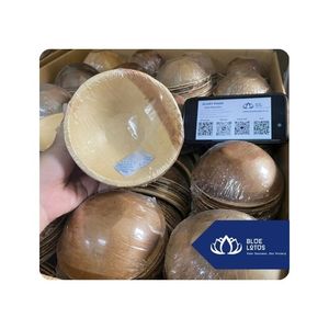 BEST SELLER Assiette en feuille de palmier pour buffet, traiteur, fête et restaurant, Vietnam - Product Image 1