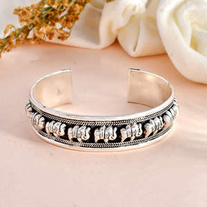 Bracelet en argent Meera Jaipur, style tendance - Product Image 2