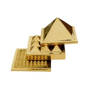 Pirámide Vastu de Latón Puro Hecha a Mano para Energía Positiva, Atracción de Riqueza, Sanación Espiritual y Colocación en Escritorio de Oficina - Product Image 4