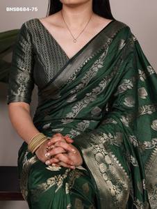 Hermoso Traje Indio de Nailon de Primera Calidad con Trabajo de Tejido, Saree Teñible, Moda Femenina, Exportador y Proveedor Indio - Product Image 4