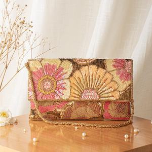 Nuevo lanzamiento: Bolsos de mano con cuentas para mujer, bolsos hechos a mano a precios de exportación, bolsos de hombro. - Product Image 4