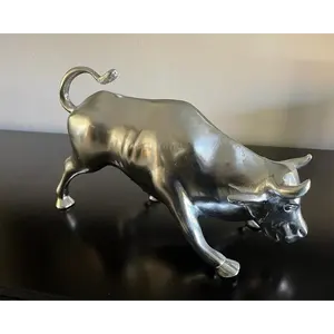 Sculpture d'animal abstraite artistique faite à la main en aluminium plaqué or, design d'intérieur moderne de luxe, finition antique polie - Product Image 1